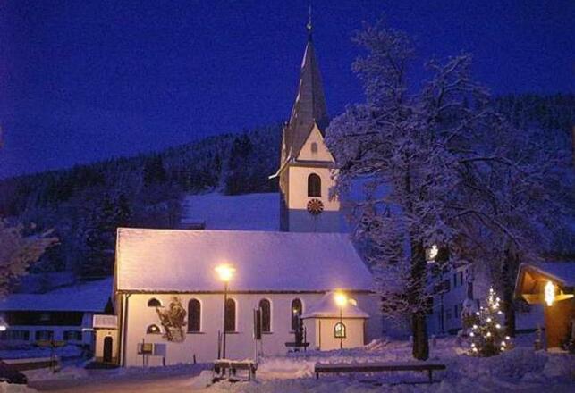 Jungholzer Kirche im Advent