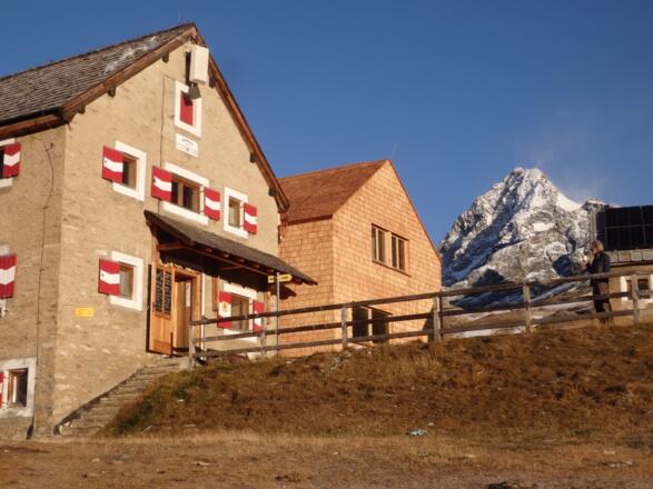 Salmhütte mit neuem Zubau und Großglockner