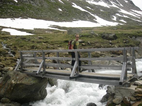 Bachüberquerung vor der Martin-Busch-Hütte