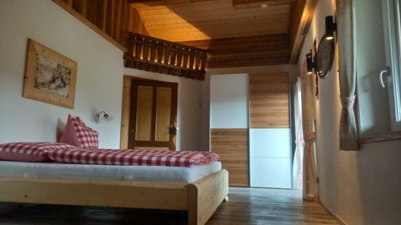Dreibettzimmer im Apartment Eckstoa