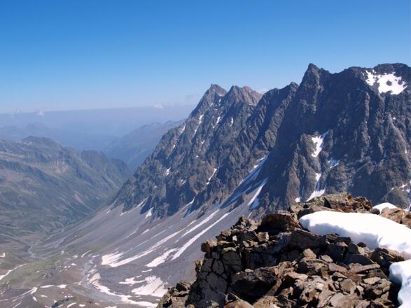 Dr. Siemonweg (AV137) mit Blick hinab Richtung Westfalenhaus.