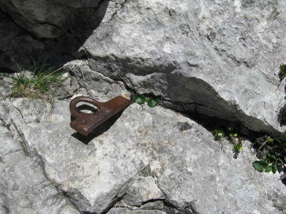 Ganz selten sieht man mal einen (alten) Haken!