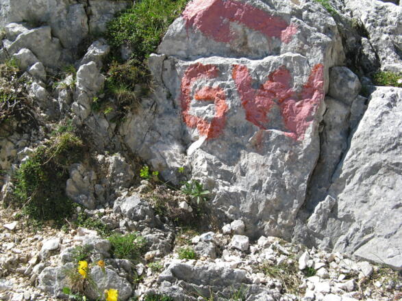 In etwa 1970 m ein deutlicher Hinweis auf die Richtung zum Gr. Waxenstein!