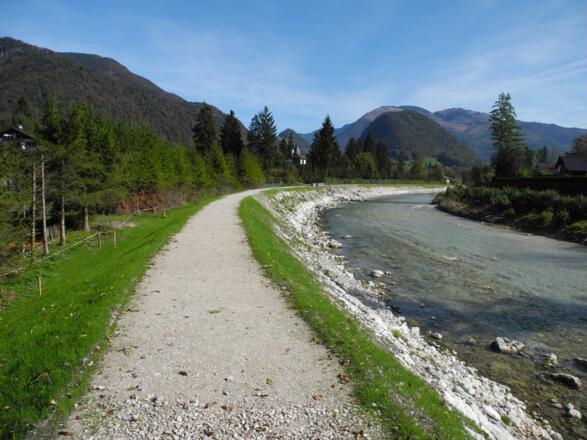 Nach einer Dammsanierung im Herbst 2014 sieht der Weg bis Pfandl leider so aus.