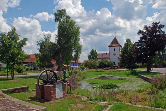 Am Feuerlöschteich von Mainbullau