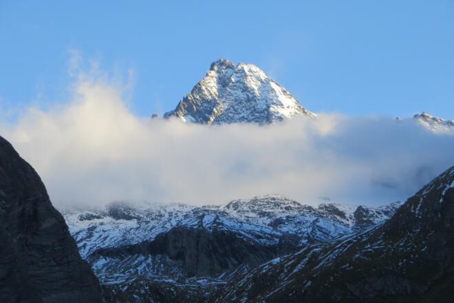 Großglockner vom Lucknerhaus im ersten Morgenlicht und erstem Schnee im September