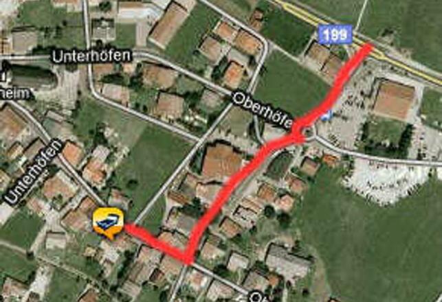 kurze Hauszufahrt von der Bundesstrasse