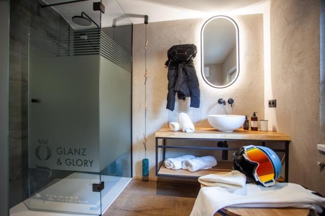Umkleide_Raum_Dusche_Glanz_Glory_Appartements_Soel