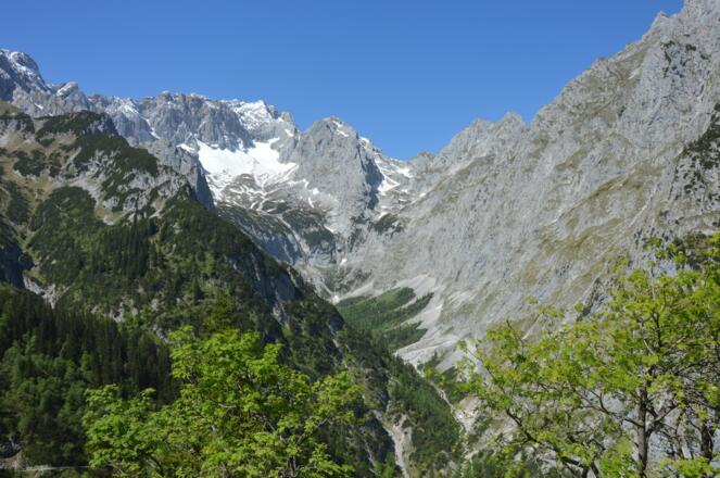 Herrlicher Ausblick vom Hupfleitenjoch/Schwarzenkopf Richtung Zugspitze