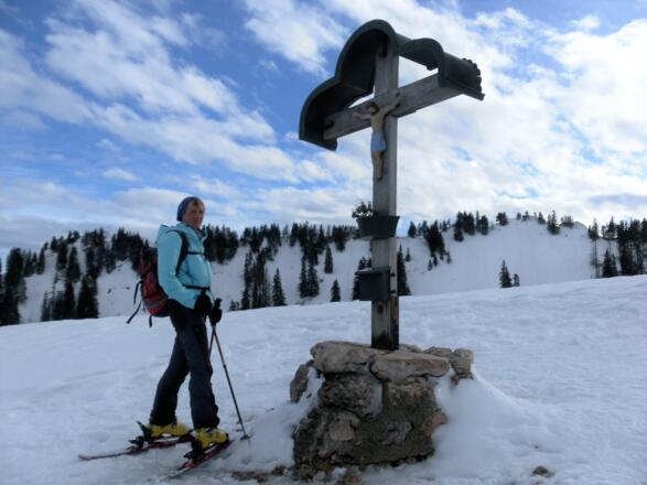 Gipfelkreuz Laubenstein mit Blick zur Zellerwand