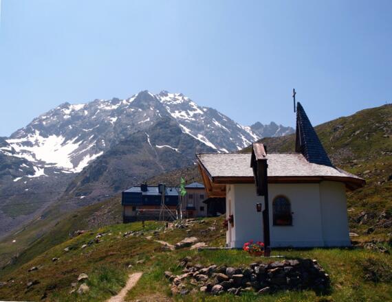 Hüttenkapelle ~2265 m Westfalenhaus mit Seeblaskogel.