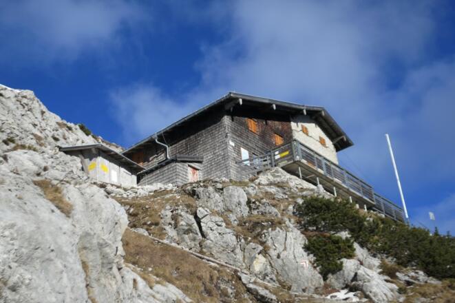 Reichenhaller Haus unter dem Gipfel