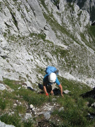 Auch der Schafsteig erfordert manchmal &quot;Grasklettern&quot;!