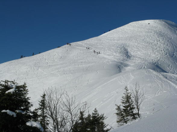 Querung der Ostflanke des Riedberger Horn! Achtung bei kritischen Verhältnissen!