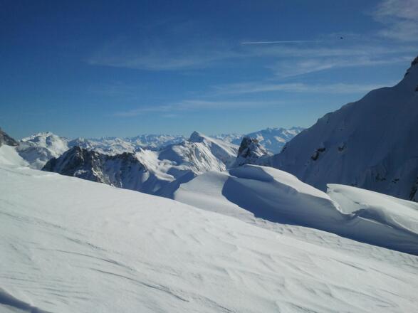 Das Seehorn in südlicher Richtung vom Gipfel.