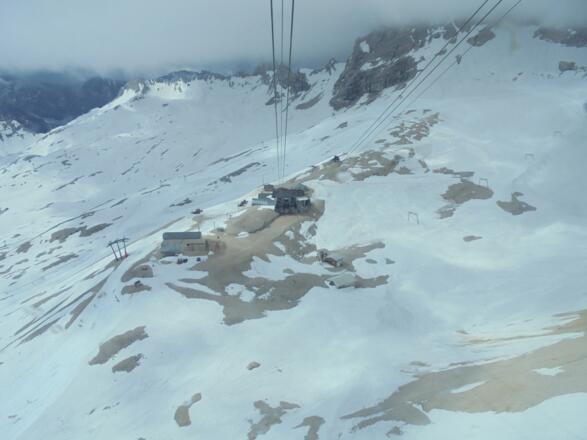 Der Blick auf Sonnalpin aus der Gondel der Gletscherbahn