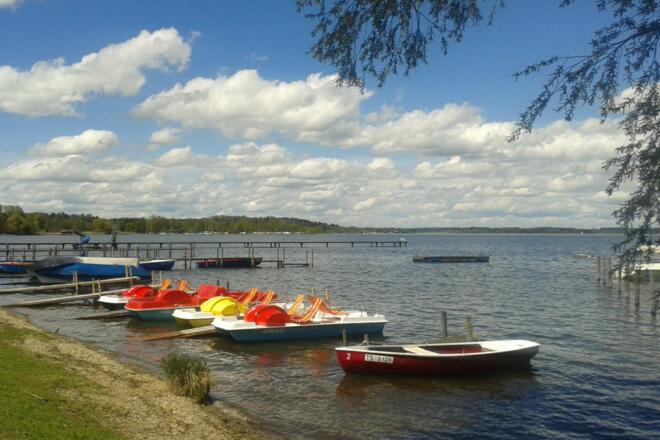 Boote im Chiemseepark Felden