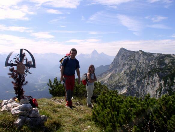 Gedenkkreuz 1820m, nach dem Aufstieg von der Mittagsscharte.