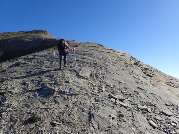 Schieferplatten am Weg zum Vorgipfel