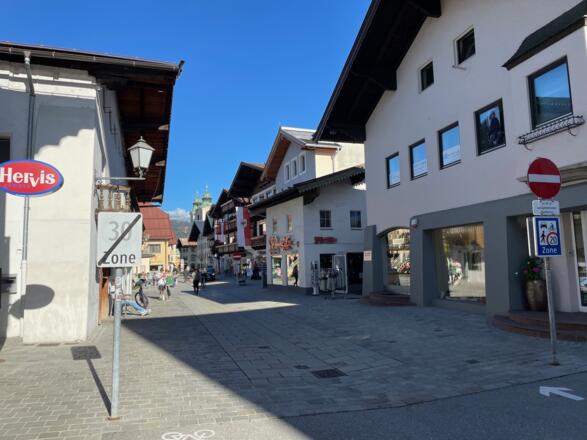 Zuletzt erreichen wir wieder die Marktgemeinde St. Johann i. T.