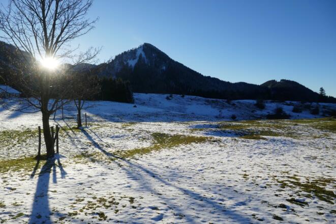Das letzte Sonnenlicht: Rückblick von der Hofalm in Richtung Riesen-berg