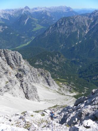 im Schrofenbereich unter dem Gipfel