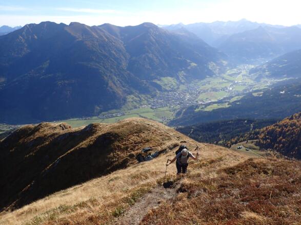 Rechts im Hintergrund ist der Ankogel sichtbar