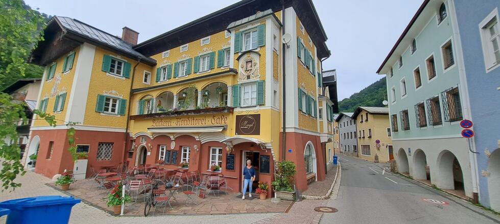 Hier gibt es leckere Mehlspeisen und besten Espresso...