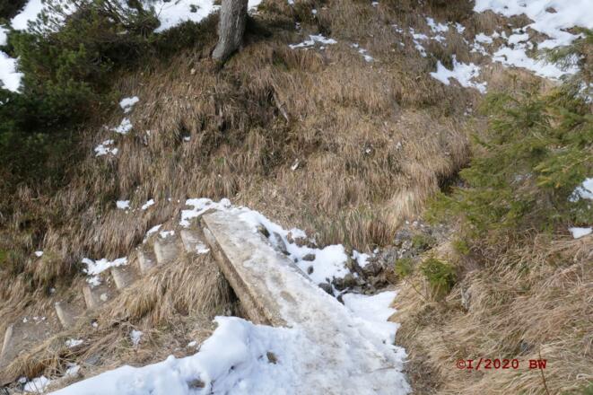 im Winter können einige Stege und Stufen vereist sein