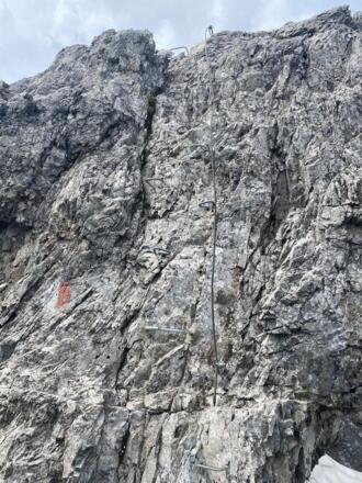 versicherter Felsaufschwung zum Ampferstein