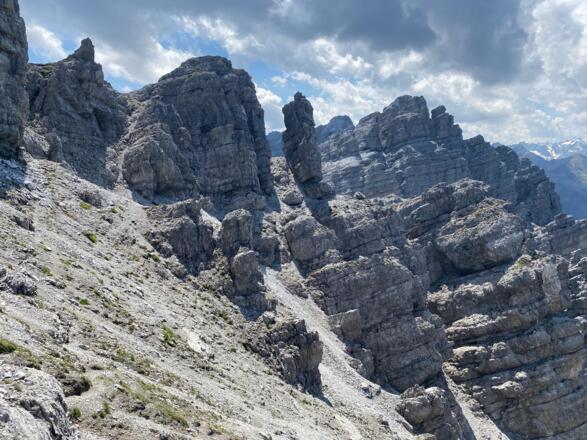 markante Felstürme vom Abstieg von der Hochtennspitze