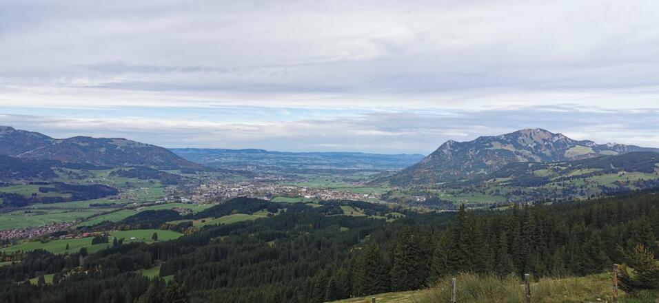 Blick nach Sonthofen mit Grünten