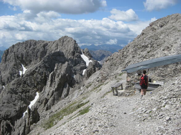 Linderhütte vor der Steilrinne und der Kühbodenspitze