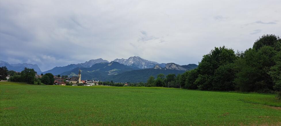 Ab Puch geht es wieder an der Salzach entlang...
