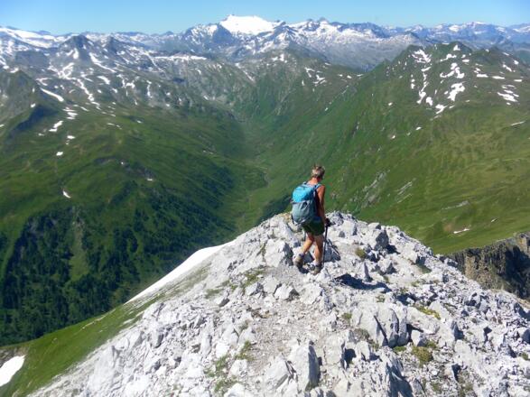Westgrat-Abstieg mit Hohe Tauern Panorama