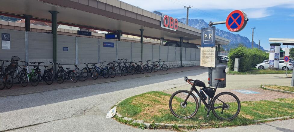 Ende gut - alles gut, wieder zurück am Bahnhof Hallein...