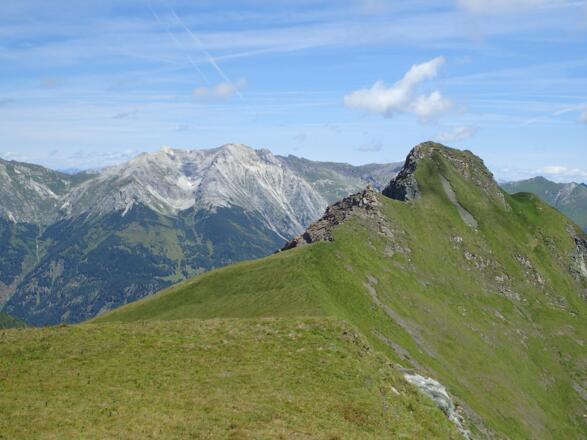 Hochfeindkamm, rechts im Vordergrund Grießenspitze