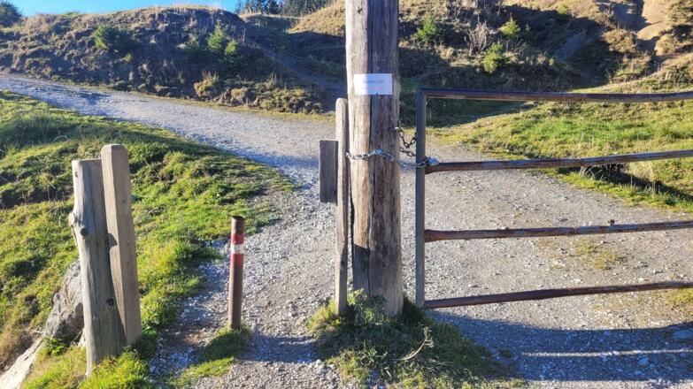 Viehgatter, welches evtl. mit Schloss versperrt ist