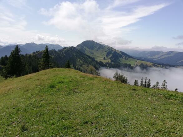 Blick über die Nagelfluhkette vom Steineberg Richtung Stuiben