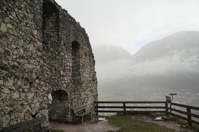 Die Burgruine Werdenfels hat immer noch beeindruckende Dimensionen