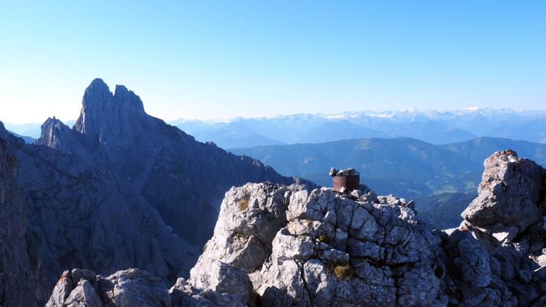 Mandlkogel 2279m mit Bischofsmütze und Hochalmspitze re. hinten