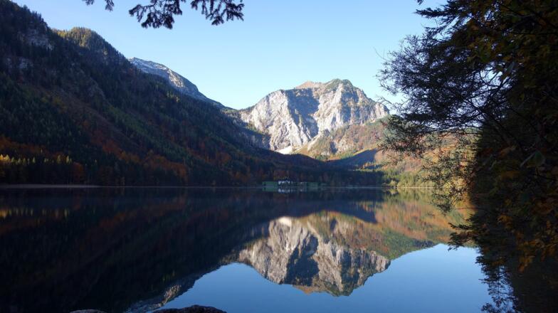 Vord. Langbathsee 665m mit Brunnkogel