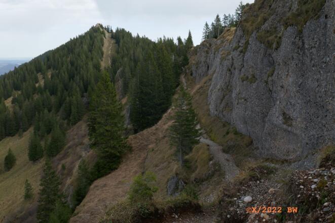 Am Grat ist der Weg auch nordseitig trocken