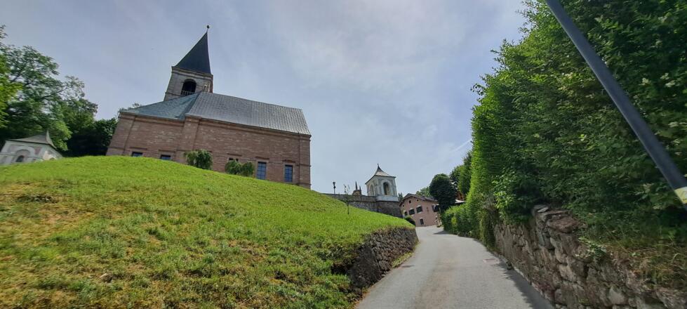 Die steile Bergstraße ins Zentrum von Bad Dürrnberg...