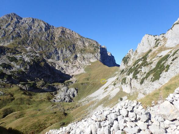 Blick Richtung First mit dem gekennzeichneten Abzweig zum Sonntagskogel