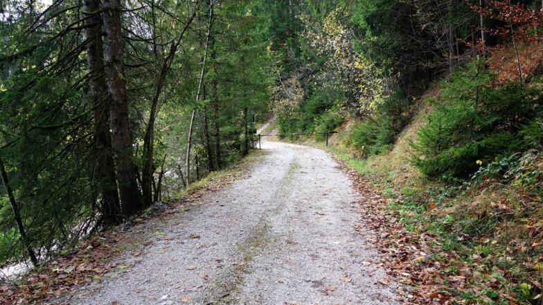 WEG 811 wird hier nach dem Schranken erreicht.