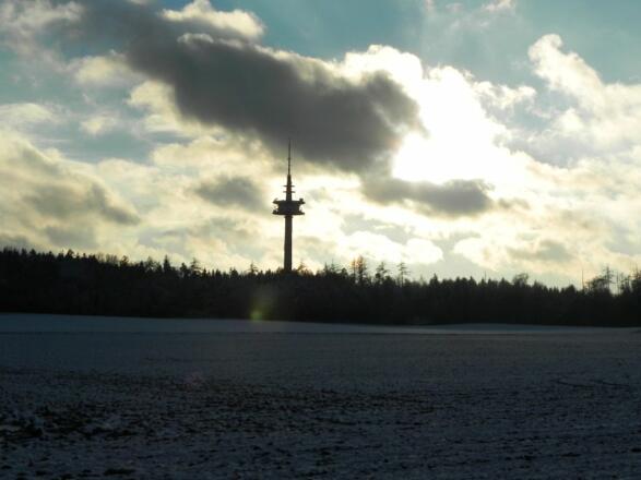 Der markante Fernsehturm weist den Weg.