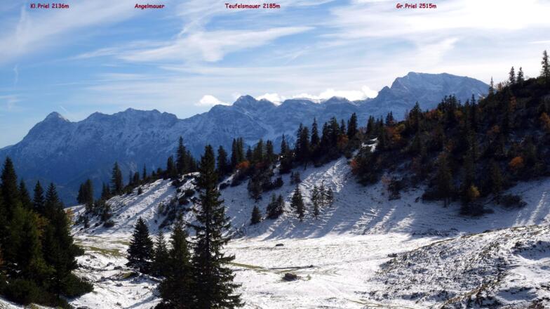 Abstieg zur Halterhütte ~1410m mit Prielkamm.