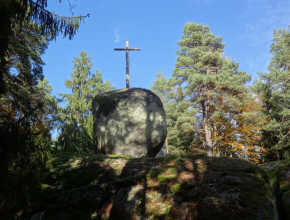 Gipfelkreuz Pfaffenstein (519 m)