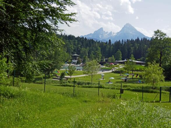 Blick über den Aschauer Weiher zum Watzmann